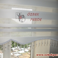 beyaz-renkli-boncuklu-zebra-perde-modeli