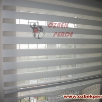 beyaz-renkli-etekli-zebra-perde-modeli