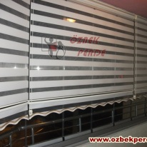 cam-balkon-zebra-perde-modeli