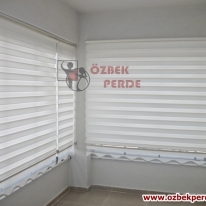 cam-balkon-zebra-perdesi-alti-dilimli-kapali-hali