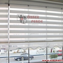 cam-balkon-zebra-perdesi-desensiz