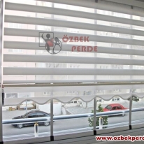 cam-balkon-zebra-perdesi-ekru-renkli