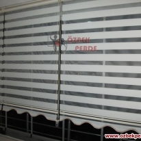 desensiz-zebra-perde-ekru-etekli-cam-balkonluk