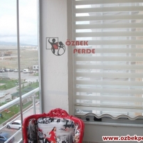 desensiz-zebra-perde-ekru-renkli-cam-balkonluk