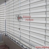 duz-zebra-perde-etegi-dalgali-cam-balkon