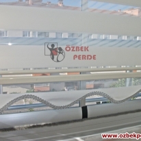 duz-zebra-perde-etekli-cam-balkon-gorseli