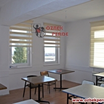 ekru-renkli-eteksiz-etud-odasi-zebra-perdeleri