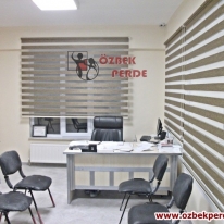 kahve-renkli-bambu-ofis-zebra-perde-gorseli