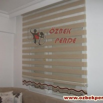 kirmizi-boncuklu-desensiz-zebra-perde