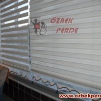 krem-renkli-desensiz-cam-balkon-zebra-perdesi