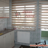 mese-renkli-mutfak-icin-golge-zebra-perde