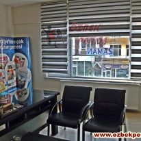 siyah-beyaz-golgeli-zebra-perde-modeli