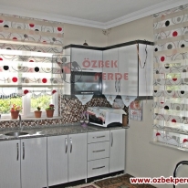 aloe-zebra-perde-kirmizi-siyah-renkli-mutfaklik