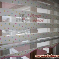 brillant-little-rengarenk-baskili-mini-puanli-zebra-perde