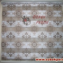 kahverenkli-sarmasik-baskili-pliseli-zebra-perde