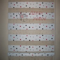 kirmizi-siyah-renkli-mini-puantiyeli-zebra-perde