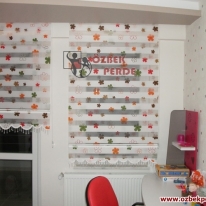 rengarenk-cicek-baskili-boncuklu-zebra-perde