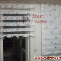 siyah-kirmizi-cicekli-garden-zebra-perde