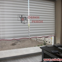 beyaz-renkli-dar-pliseli-ofis-zebra-perdesi