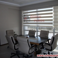 brillant-avenue-yari-pliseli-simli-zebra-perdesi