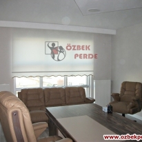 buro-icin-duz-stor-perde-cesidi