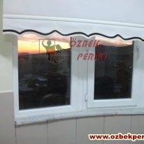 buro-icin-kahverengi-etekli-duz-stor-perdesi