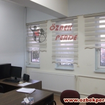 krem-renkli-golge-pliseli-buro-zebra-perde