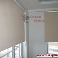 krem-renkli-karartma-stor-perde-modeli