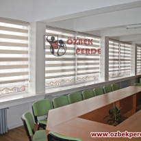 micro-simli-zebra-perde-toplanti-odasi