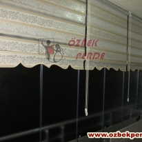 cam-balkon-gumus-renkli-sarmasik-zebra-perde