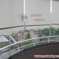 cam-balkon-icin-stor-perde