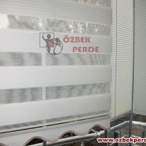 cam-balkon-pliseli-jaluzi-ile-zebra-perde-gorseli