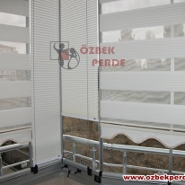 cam-balkon-pliseli-jaluzi-ile-zebra-perde-modeli