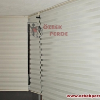 cam-balkon-zebra-perde-alti-eteksiz-duz-model