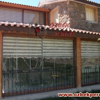 cam-balkon-zebra-perdesi