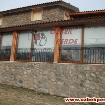 cam-balkona-etegi-oymali-stor-perde