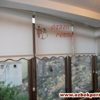 cam-balkona-krem-renkli-damla-stor-perde