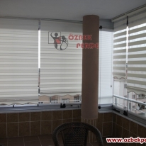 cam-balkona-pliseli-zebra-perde