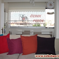 cam-balkona-yaprak-tul-stor-perde-gorseli