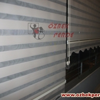 desensiz-cam-balkon-zebra-perde-gorseli