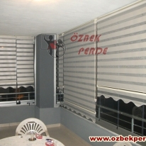 desensiz-cam-balkon-zebra-perde-modeli