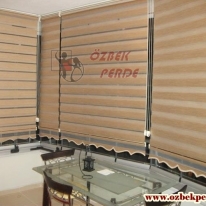 desensiz-cam-balkon-zebra-stor-perde-modeli