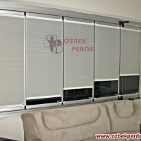 ekru-pliseli-cam-balkon-jaluzi-perde-modeli