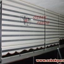 ekru-renkli-cam-balkon-zebra-perde-modeli