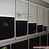 ekru-renkli-pliseli-cam-balkon-jaluzi-perde