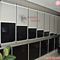 ekru-renkli-pliseli-cam-balkon-jaluzi-perdesi