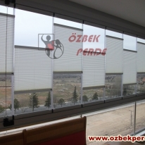 ekru-renkli-pliseli-cam-balkon-jaluzi-perdesi