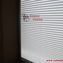 ekru-renkli-pliseli-cam-balkon-perde-cesidi