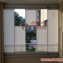 ekru-renkli-pliseli-jaluzi-cam-balkon-perdesi