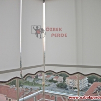 etegi-cift-sutasli-cam-balkon-stor-perde-modeli